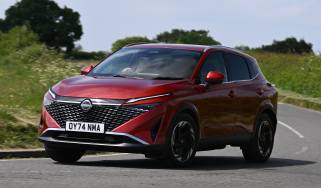 Nissan Qashqai - front cornering 